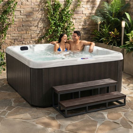 American Spas 6 person Dual Voltage 110v -240v Plug & Play - AM-618L